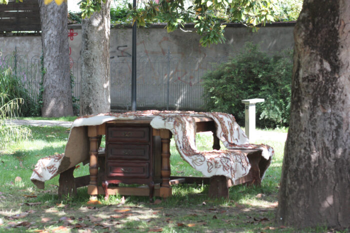 table et tiroir